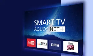 Telewizor marki japońskich telewizorów z ekranem Smart TV, wyświetlający gwiazdy i aplikacje: YouTube, Deezer, BBC, Wireless Connection.