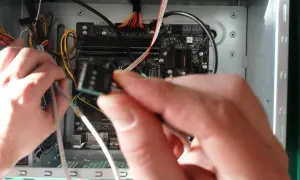 Jak podłączyć kable do płyty głównej Gigabyte bez błędów i problemów