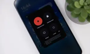Menu z opcjami wyłączania telefonu. Pokazuje jak wyłączyć telefon, naciskając przyciski zasilania i głośności.