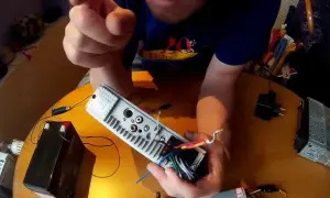 Jak podłączyć radio 12V do instalacji 24V bez ryzyka uszkodzenia
