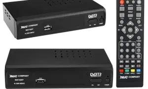 Dwa dekodery DVB-T2 MAT-820T z obsługą HEVC i pilot.