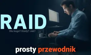 Mężczyzna pracuje przy serwerach. Napis "RAID" i "prosty przewodnik" sugeruje, że obraz dotyczy konfiguracji macierzy dyskowych.