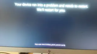 Komunikat błędu: INACCESSIBLE_BOOT_DEVICE. Urządzenie nie może uruchomić systemu, potrzebny restart.
