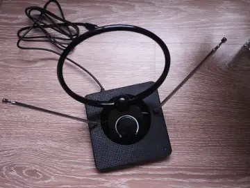 Nowoczesna, mocna antena pokojowa do telewizji naziemnej z regulacją wzmocnienia. Idealna do odbioru sygnału w domu.