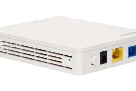 Biały router Huawei, model funbox 3, z portami LAN i OPTICAL.