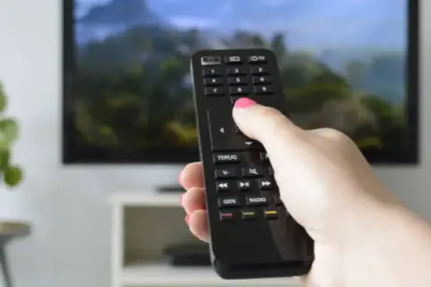 Jak zaprogramować pilot NC+ do telewizora - łatwe kroki i porady