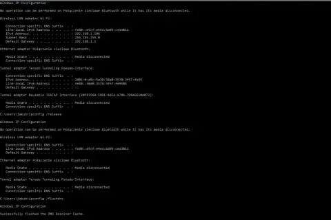 Wyniki polecenia ipconfig pokazują konfigurację sieciową, w tym adresy IP dla Wi-Fi i tuneli.