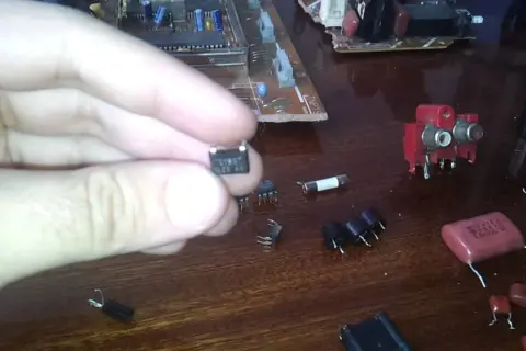 Co można odzyskać z telewizora LCD? Cenne elementy do recyklingu