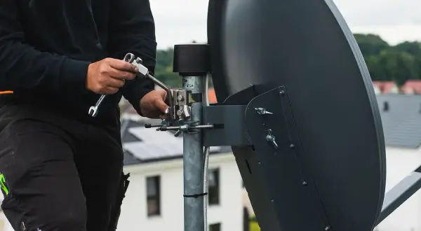 Jak ustawić antenę satelitarną Polsatu, aby uniknąć problemów z sygnałem
