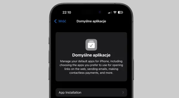 Ekran iPhone'a z opcją "Domyślne aplikacje". Dowiedz się, jak zmienić nazwę iPhone'a i dostosować domyślne aplikacje.