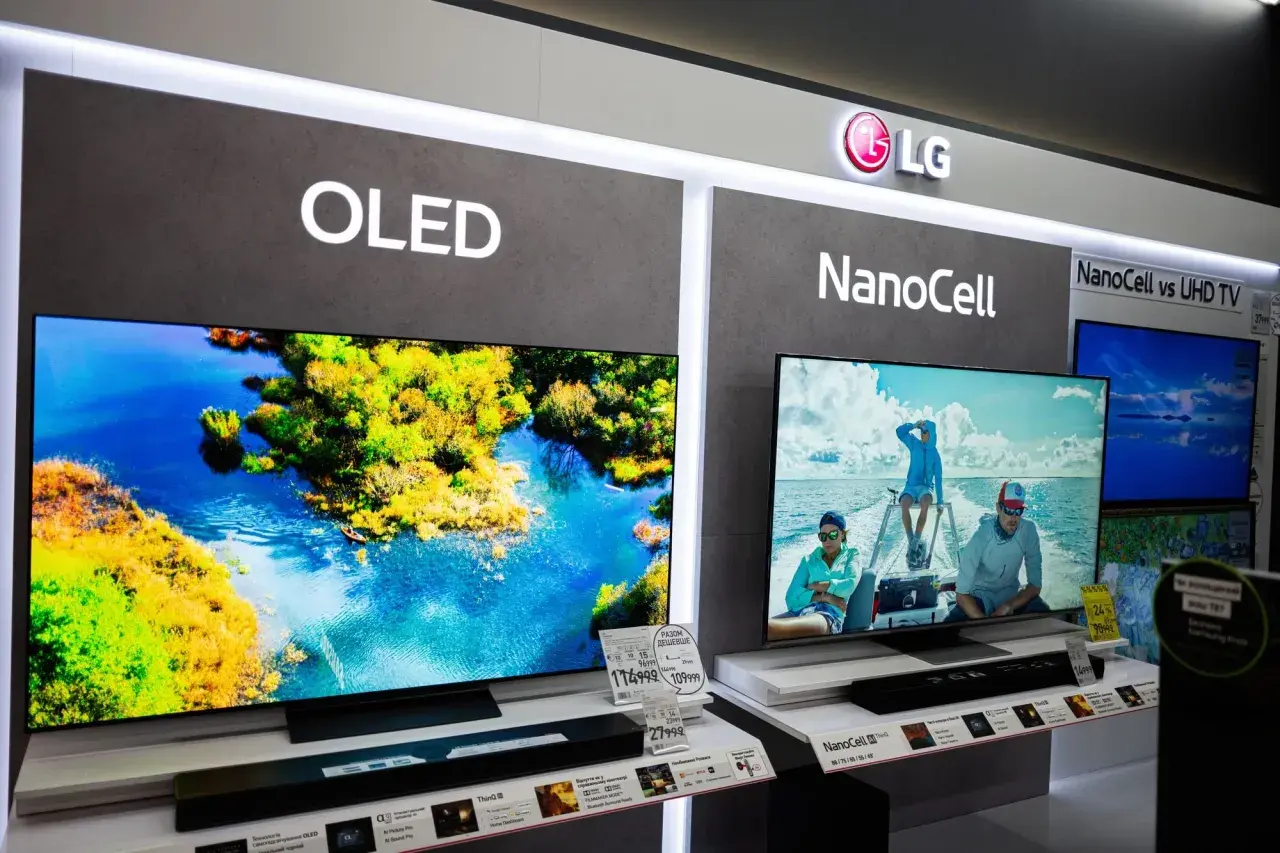 Porównanie technologii LG: OLED z idealną czernią i NanoCell z żywymi kolorami. Wybór między IPS a OLED.