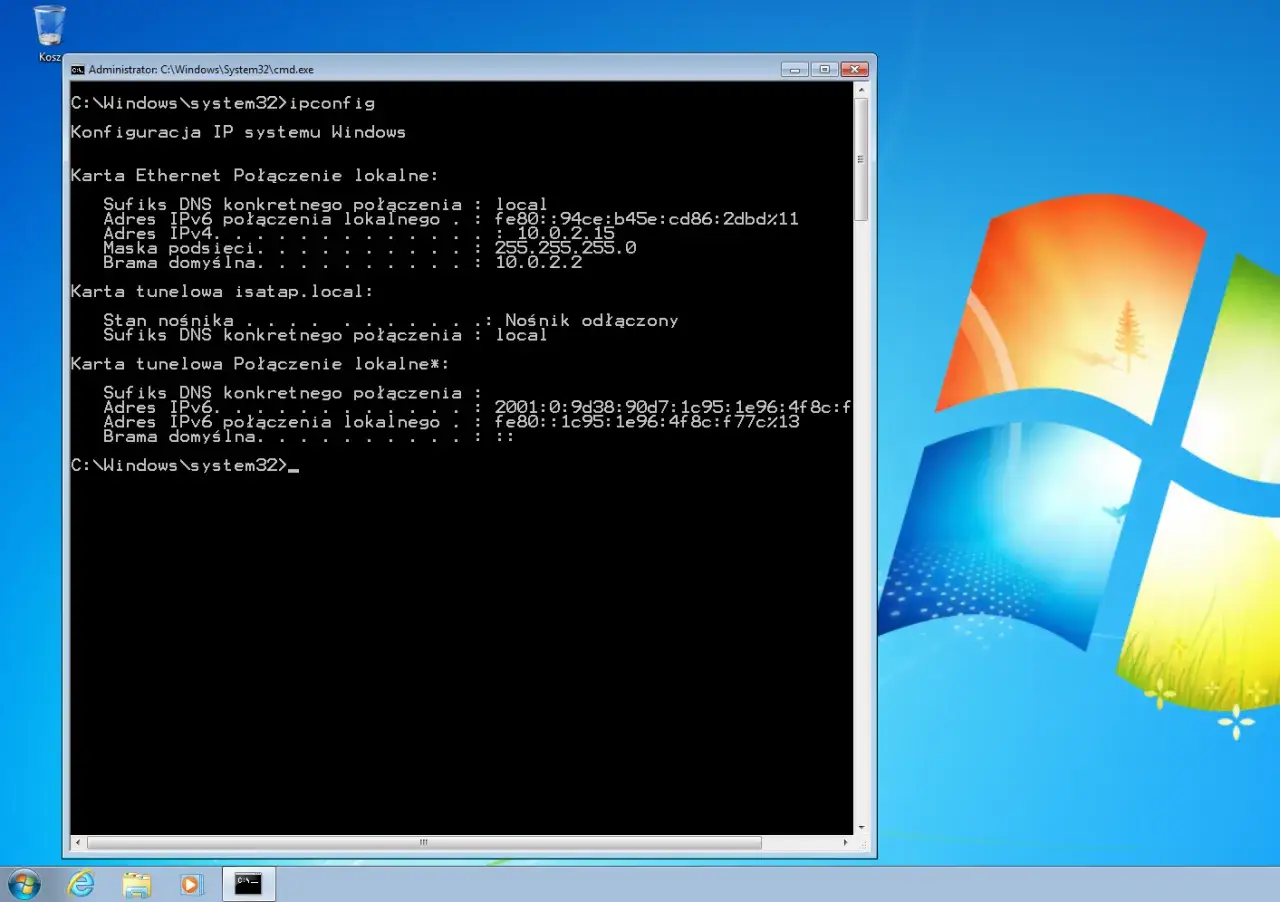 Wynik polecenia `ipconfig` pokazujący konfigurację sieciową, w tym adresy IPv4 i IPv6 dla połączenia lokalnego.