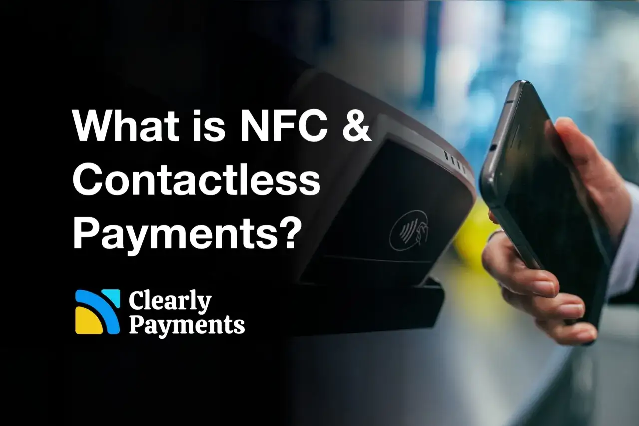 Zbliżenie na płatność zbliżeniową telefonem z wykorzystaniem technologii nfc. Widoczny terminal płatniczy i smartfon.
