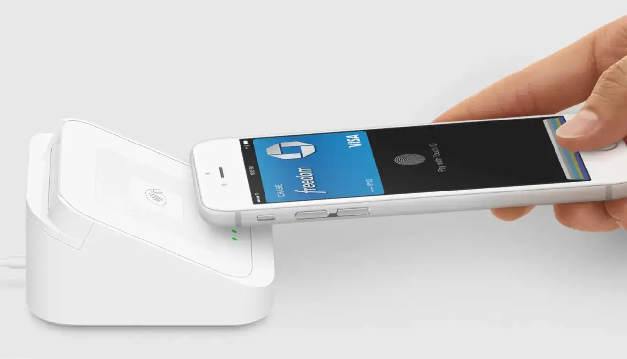 Płatność zbliżeniowa telefonem. Dowiedz się, jak włączyć NFC w telefonie, by płacić szybko i bezpiecznie.