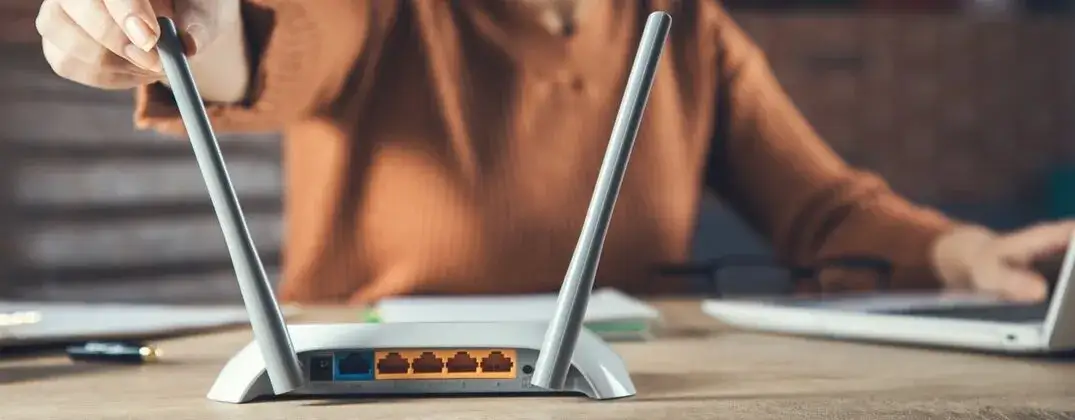 Zdjęcie Czy antena do routera pomaga w poprawie sygnału i stabilności?