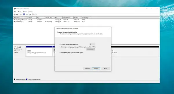 Kreator w Windows 11 pomaga jak podzielić dysk na partycje, przypisując literę D nowej partycji.