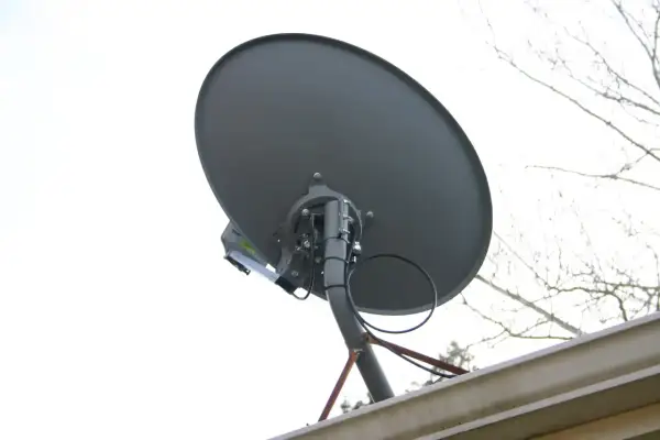 Antena satelitarna do odbioru telewizji satelitarnej nc+.