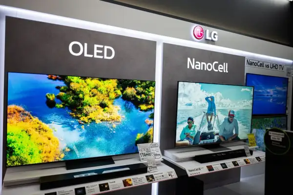 Porównanie technologii LG: OLED z idealną czernią i NanoCell z żywymi kolorami. Wybór między IPS a OLED.